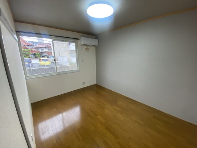 メゾンドール1の洋室