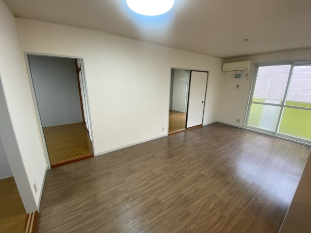 メゾンドール1の居間・リビング