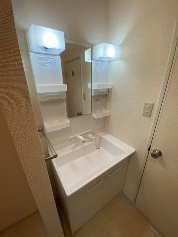 メゾンドール1の独立洗面台