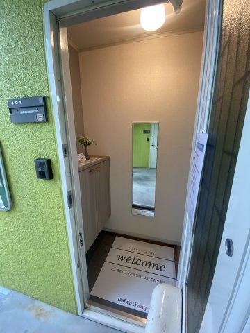 メゾンドール1の玄関