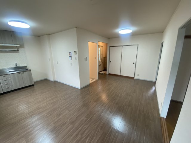 メゾンドール1の居間・リビング