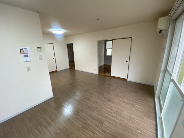 メゾンドール1の居間・リビング