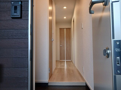 【玄関】 | ラピスＡ | 収納もある玄関です