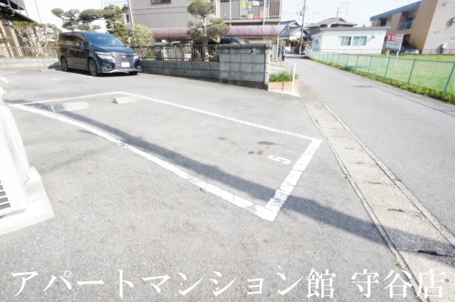 栗ハイツの駐車場
