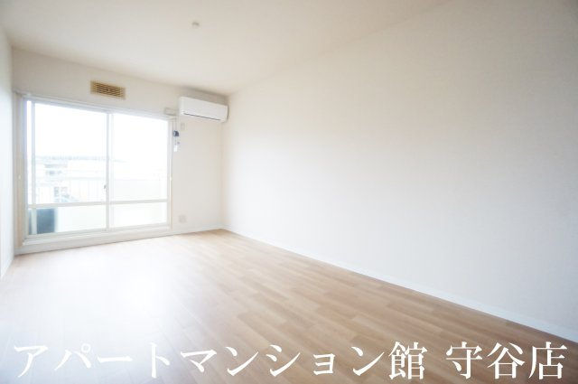 栗ハイツの居間・リビング|類似です