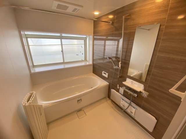 アーサヒルズD棟の浴室|落ち着いた空間のお風呂です