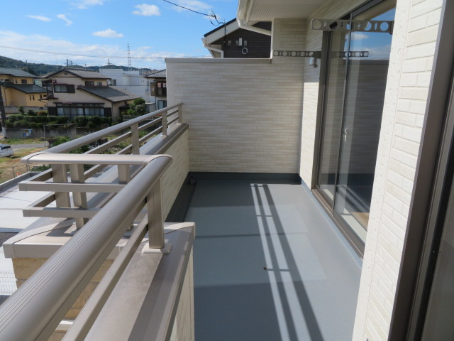 高崎市下佐野町（全３棟）２号棟のバルコニー