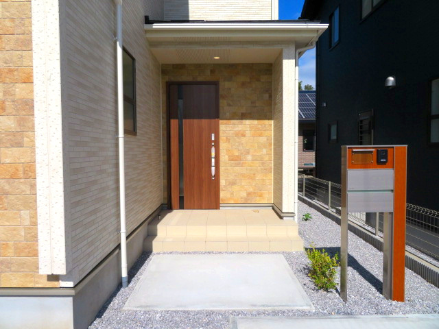 高崎市下佐野町（全３棟）２号棟の玄関