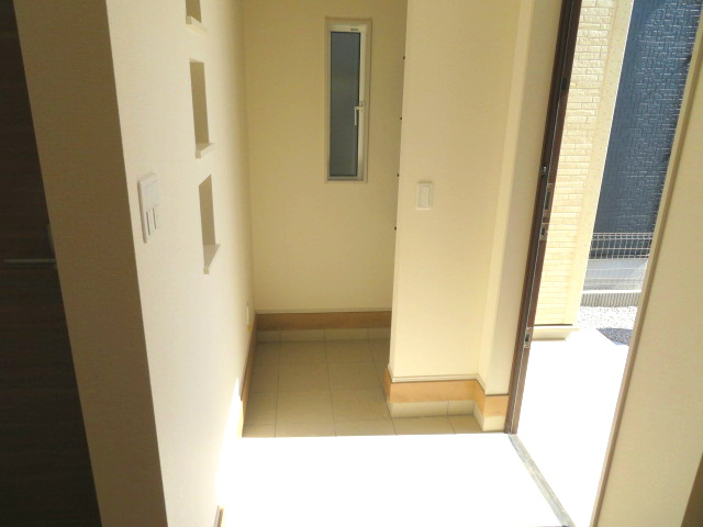 高崎市下佐野町（全３棟）２号棟の玄関