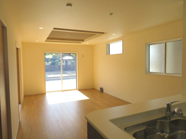 高崎市下佐野町（全３棟）２号棟の居間・リビング