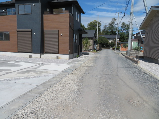 高崎市下佐野町（全３棟）２号棟の前面道路含む現地写真