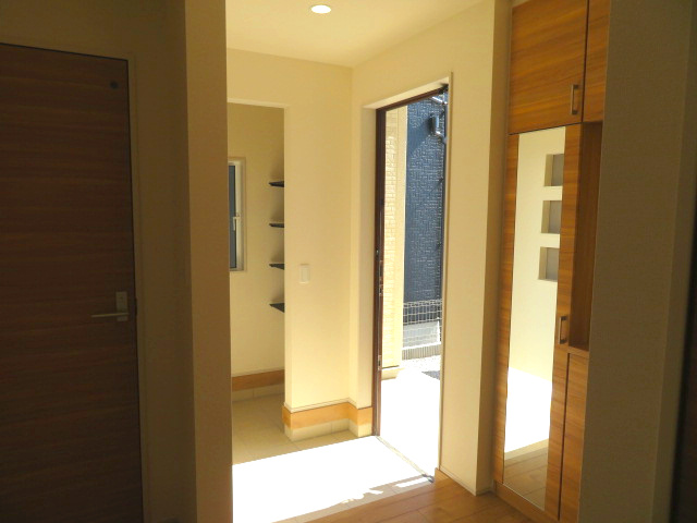 高崎市下佐野町（全３棟）２号棟の玄関