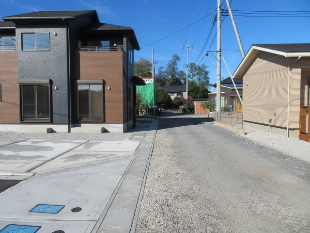 高崎市下佐野町（全３棟）3号棟の前面道路含む現地写真