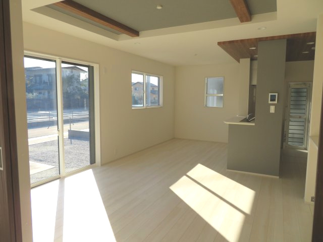 高崎市下佐野町（全３棟）3号棟の居間・リビング