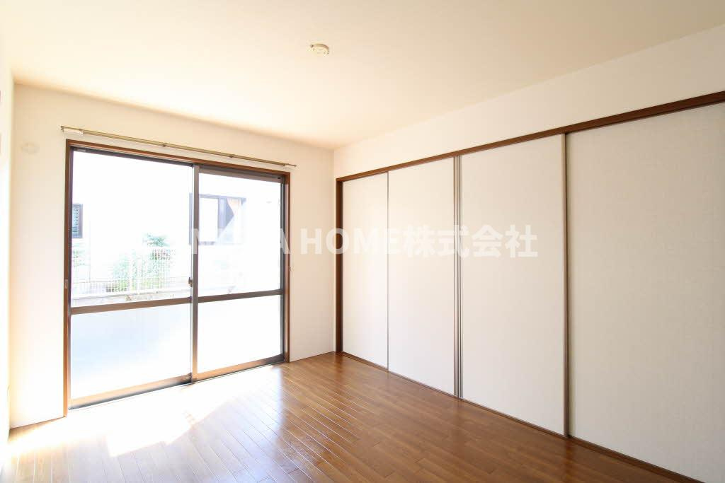 プラウシードⅠ，Ⅱのバルコニー|洋室からテラスにアクセスすることができます＊