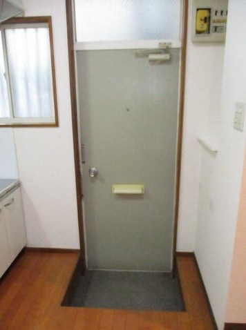 明風コーポの玄関