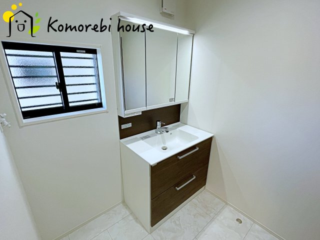大宮指扇South side　新築一戸建て　グリーンガーデン　Iの独立洗面台|独立洗面台、朝の身支度には欠かせません