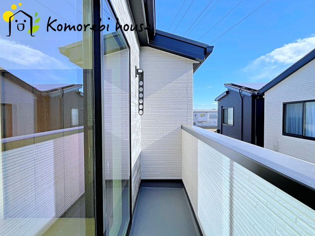 大宮指扇South side　新築一戸建て　グリーンガーデン　Iのバルコニー|バルコニー付きです