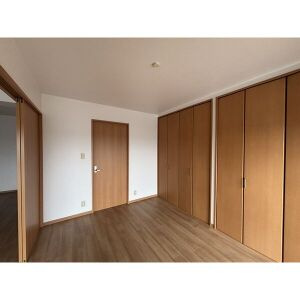 ソレイユ朝宮の洋室