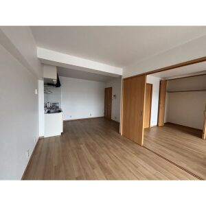 ソレイユ朝宮の居間・リビング