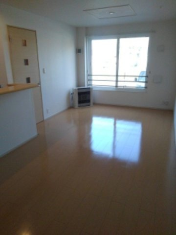 サンライズ　ヴィラの居間・リビング