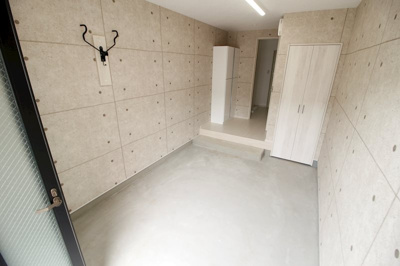 【玄関】 | エスパシオ | フリースペース。大型バイク可能。車は不可。