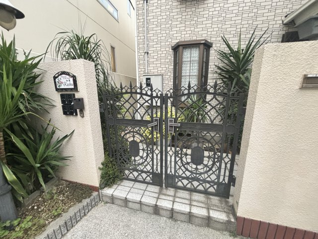 グリーン岡本のエントランス