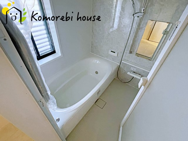 大宮指扇South side　新築一戸建て　グリーンガーデン　Jの浴室|暖房・乾燥・換気が一体になった多機能浴室で、一年を通して快適に使えるのが魅力。冬は暖房であたたかく、雨の日は乾燥が洗濯物をしっかり乾かしてくれます。