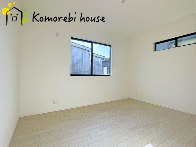 大宮指扇South side　新築一戸建て　グリーンガーデン　Jの子供部屋|自然光が心地よく入る子ども部屋は、学習・遊び・睡眠をしっかり支える快適環境。シンプル設計でレイアウトも変えやすく、成長に合わせて長く使える利便性の高い一室です。