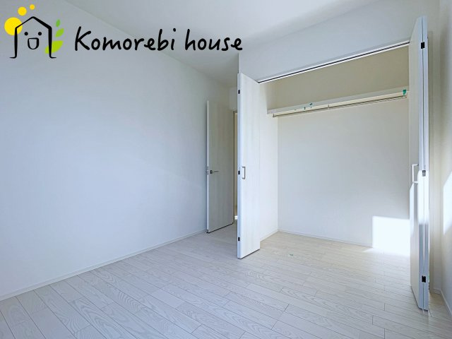 大宮指扇South side　新築一戸建て　グリーンガーデン　Jの収納|収納付きでゆとりのある空間。寝室としても使え、衣類やおもちゃもスッキリ片付く快適な部屋。
