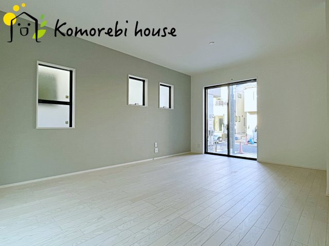 大宮指扇South side　新築一戸建て　グリーンガーデン　Jの居間・リビング|18帖以上の広々LDK。家族が集まり、食事や会話、くつろぎの時間が自然と重なる空間です。