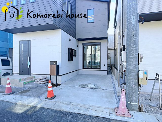 大宮指扇South side　新築一戸建て　グリーンガーデン　Jの駐車場|車1台がしっかり収まる駐車スペース付き。荷物の積み下ろしもスムーズで日常のストレスを軽減します。