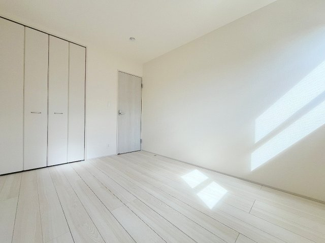 吉川市保　新築戸建　全2棟　2号棟の洋室|クローゼット付きの洋室6帖