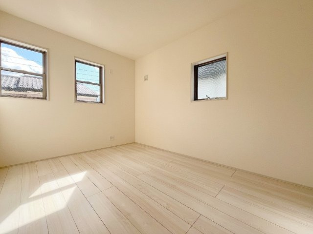 吉川市保　新築戸建　全2棟　2号棟の洋室|2面採光の明るい洋室6帖
