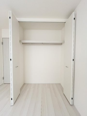 吉川市保　新築戸建　全2棟　2号棟の収納|大切な衣類を収納できるクローゼット付き