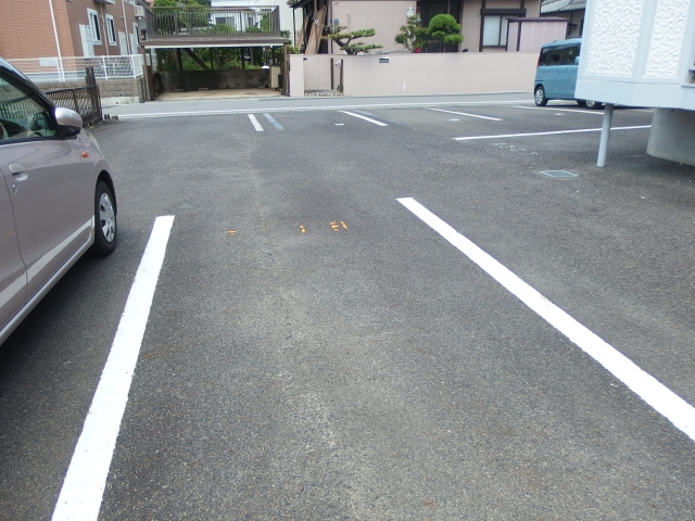 コーポすずきＢの駐車場