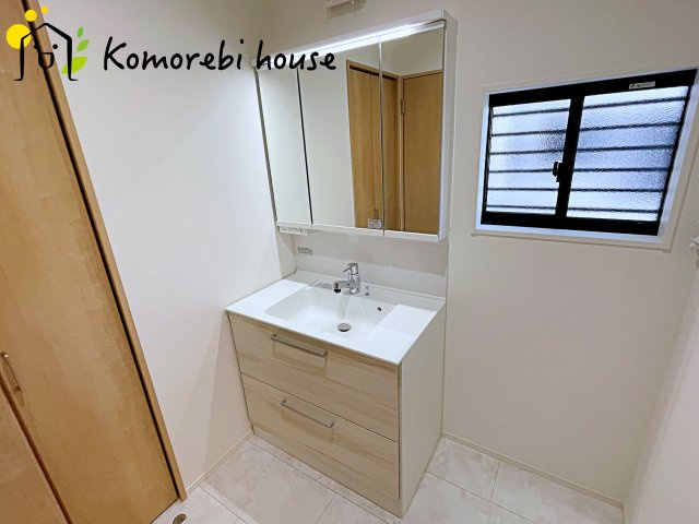 大宮指扇South side　新築一戸建て　グリーンガーデン　Lの独立洗面台|朝の身支度には欠かせない独立洗面化粧台