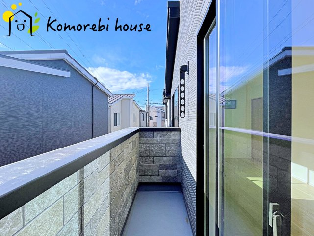 大宮指扇South side　新築一戸建て　グリーンガーデン　Lのバルコニー|バルコニー付きです