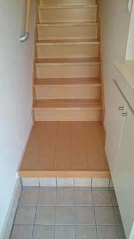 ホームツリーＣの玄関