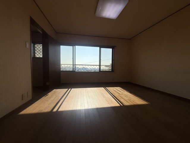 豊中市永楽荘三丁目戸建の洋室|2階南側洋室!