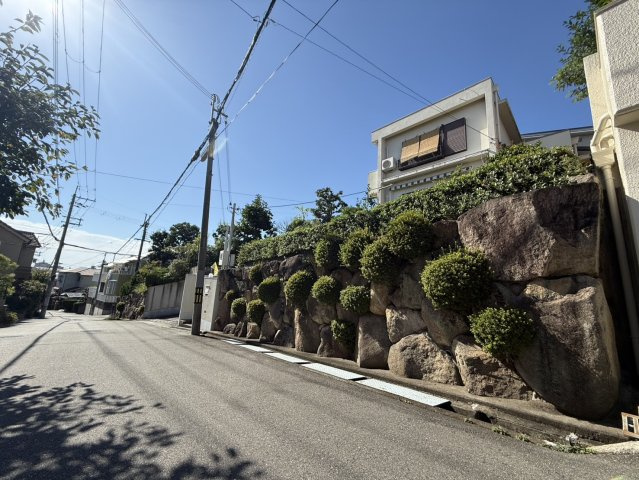 豊中市永楽荘三丁目戸建