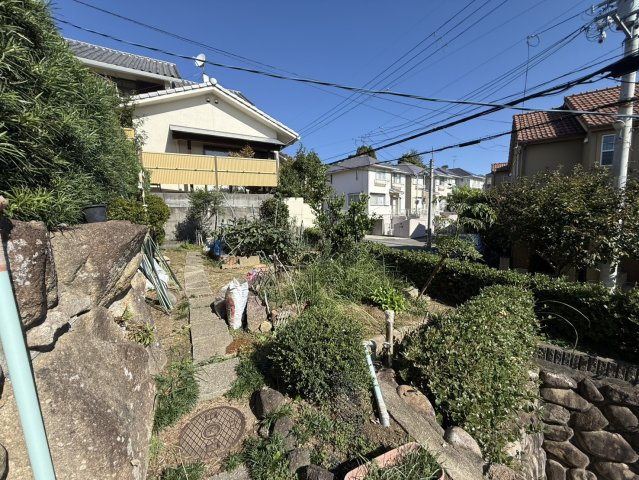 豊中市永楽荘三丁目戸建の庭|東側のお庭は家庭菜園になっています！