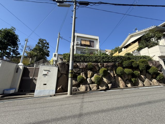 豊中市永楽荘三丁目戸建の外観|～重厚な佇まい～