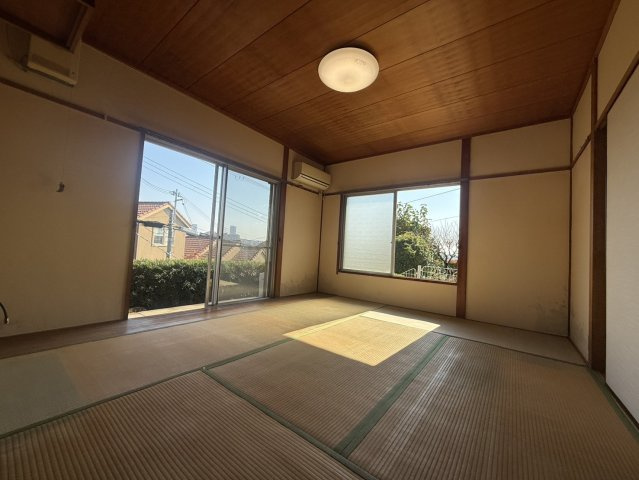 豊中市永楽荘三丁目戸建の和室|1階南東側和室！明るいです！