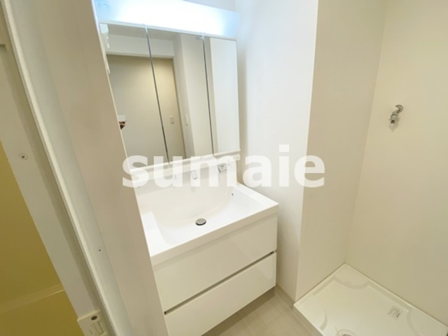 Fericia　Urawa　Tokiwaの洗面所|三面鏡タイプの独立洗面台☆