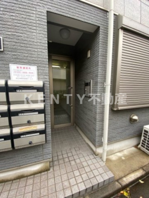 【エントランス】 | トライアングル蒲田 | 清潔なエントランスです