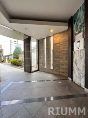 【エントランス】 | プレール・ドゥーク新大久保