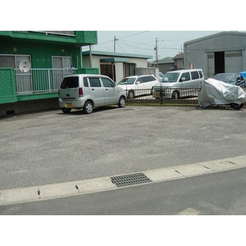 コーポミドリ（北野町）の駐車場