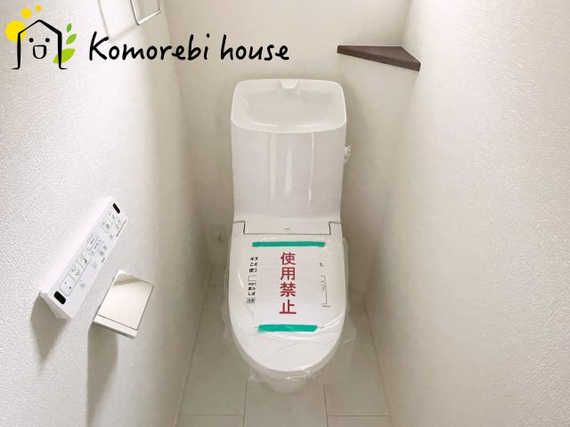 大宮指扇South side　新築一戸建て　グリーンガーデン　Mのトイレ|2階にもトイレがあることで、朝の混雑が解消し生活動線がスムーズに。新築ならではの間取り設計で、毎日の“プチストレス”が驚くほど減ります。