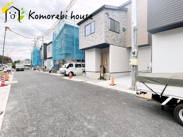 大宮指扇South side　新築一戸建て　グリーンガーデン　Mの前面道路含む現地写真|分譲地内の交通量少なめの道路沿い。小さなお子さまのいるご家庭も安心して暮らせる、穏やかな住環境です。